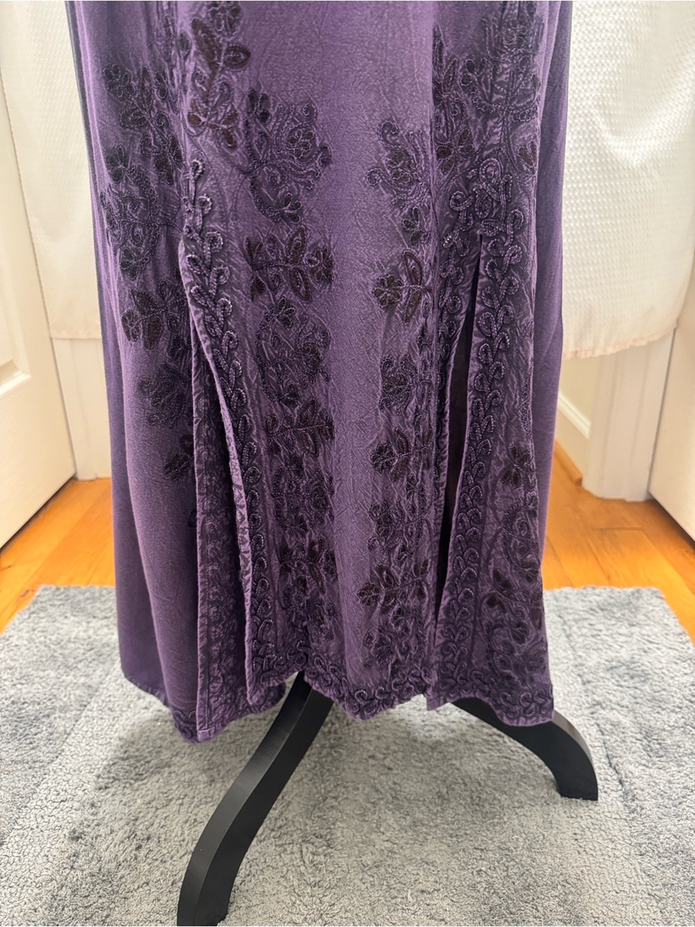 V-neck Vintage 100% Viscose Embroidered Purple Maxi Dress - Picture 5 of 14